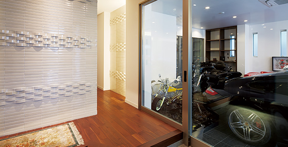 ガレージの愛車を眺めながら 建築実例 パナソニック ホームズ Panasonic