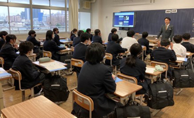 東京都足立区立千寿桜堤中学校の授業風景