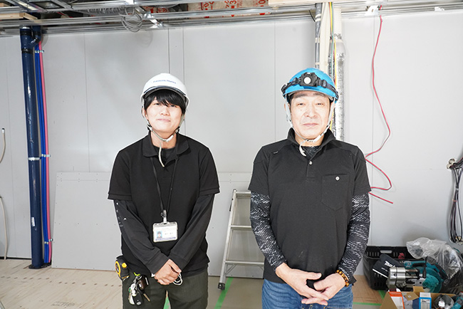 藤井さんと、建設に携わる大工さん