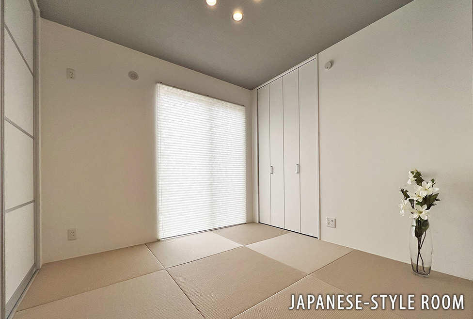 JAPANESE-STYTLE ROOM