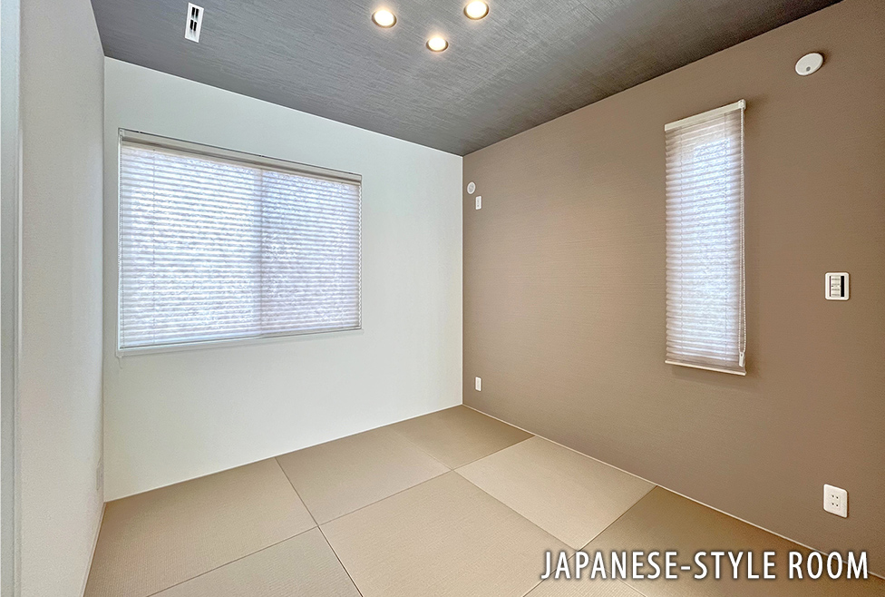 JAPANESE-STYLE ROOM