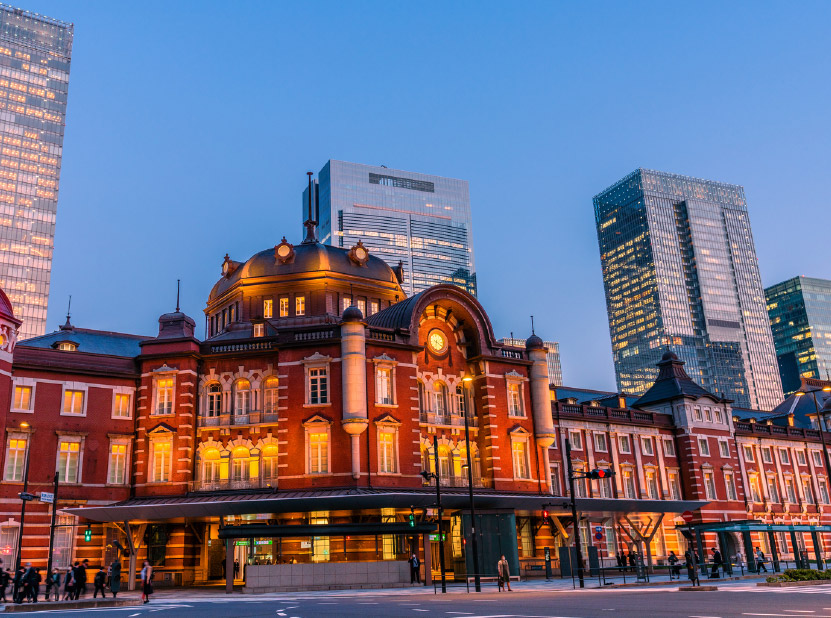 「東京」駅へ