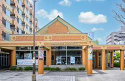 いずみホール徒歩14分