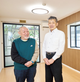 写真：オーナー様と担当者の遠藤友久