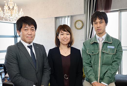 担当者写真：左から中谷建太郎、吉田麻由子、佐藤友一