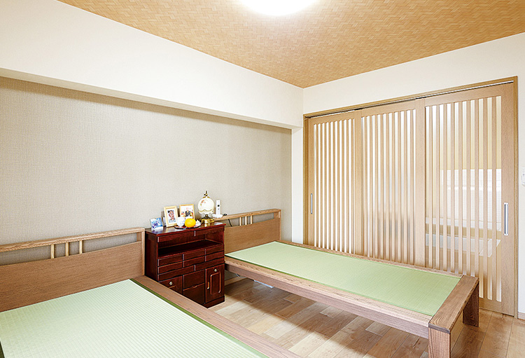 写真：和モダンの雰囲気の寝室スペース