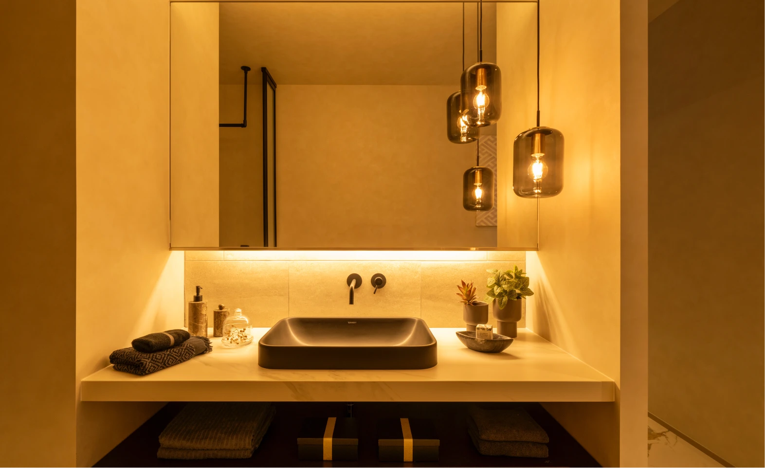 写真：洗面台のペンダント照明